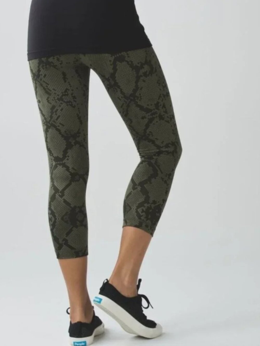 Lululemon Wunder Under Crop III Ziggy Snake Fatigue Green Gator I Size 8